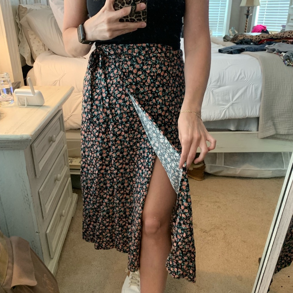 Wrap skirt that ties on side